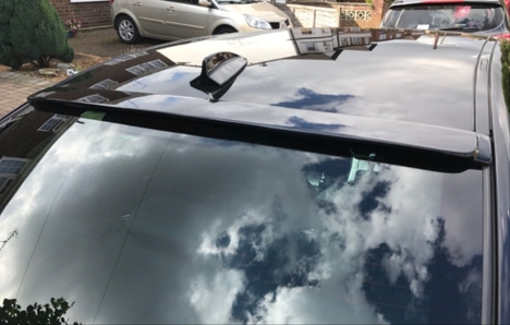 BMW 3 SERISI E90 2005-2012 IÇIN UYUMLU CAM ÜSTÜ SPOILER - PIANO BLACK (PARLAK SIYAH)